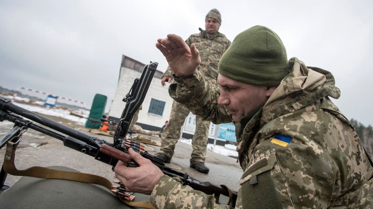 Hrozí ruská invaze na Ukrajinu? Moskva shromažďuje jednotky u hranic